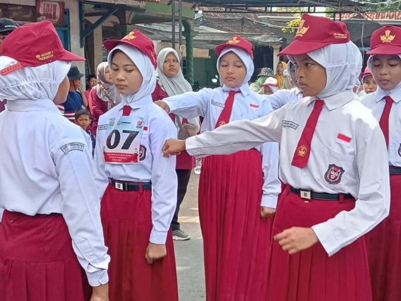 KEGIATAN SISWA GERAK JALAN SEKECAMATAN MANGARAN