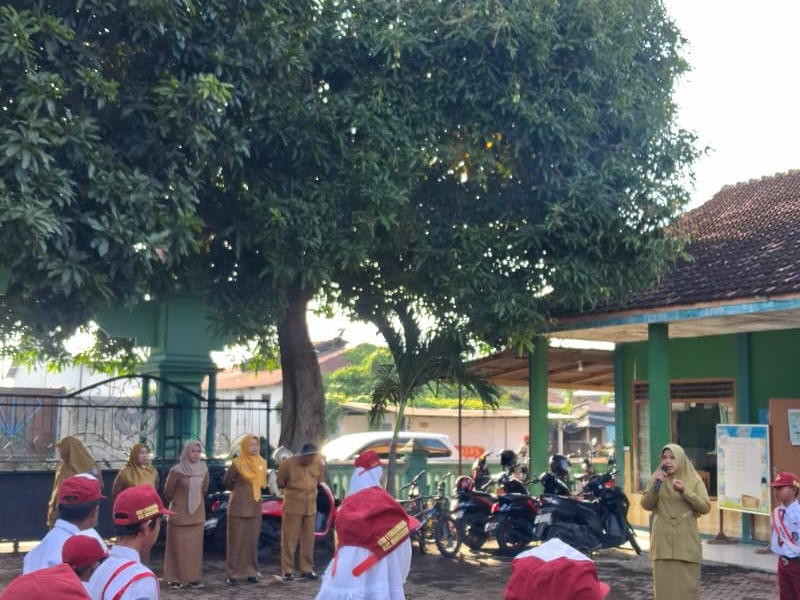 KEGIATAN UPACARA BENDERA HARI SENIN