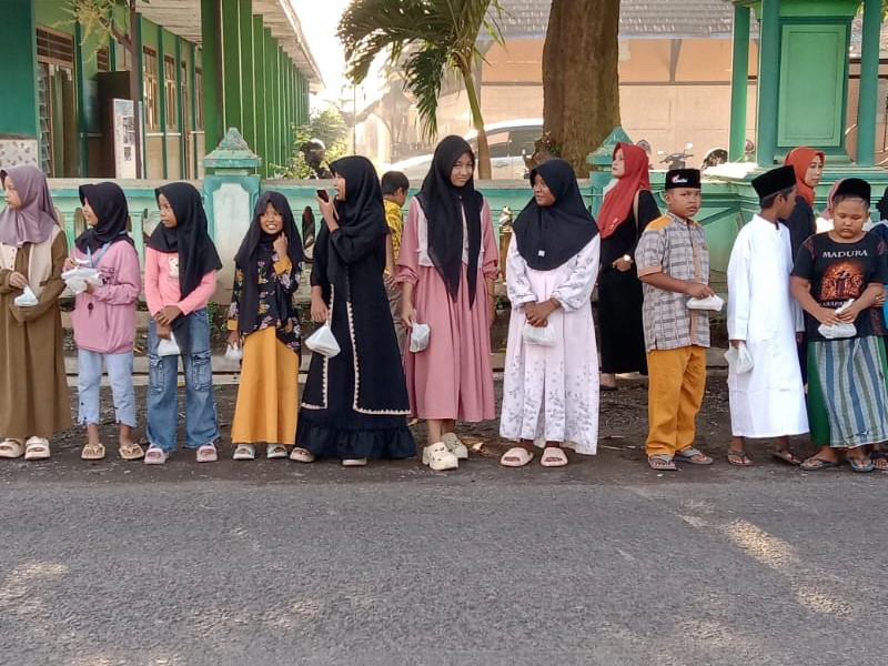 KEGIATAN BAGI - BAGI TAKJIL SISWA SDN 1TREBUNGAN