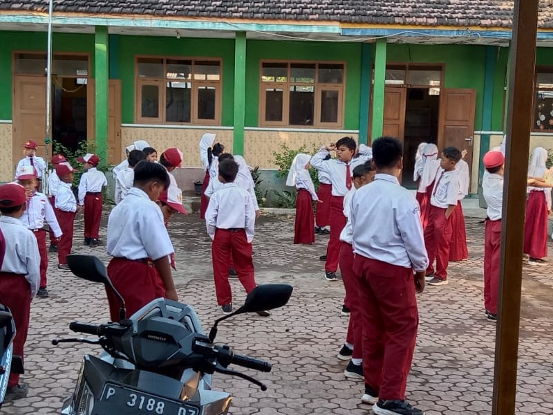 KEGIATAN SENAM PAGI SISWA BESERTA PARA DEWAN GURU SDN 1 TREBUNGAN